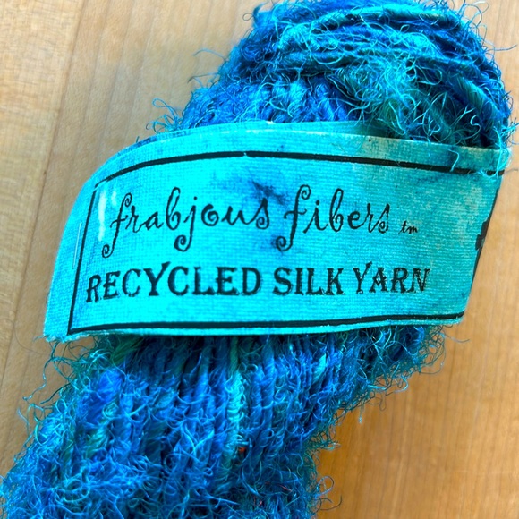 Frabjous Fibers Recycled Silk Yarn - Picture 2 of 4